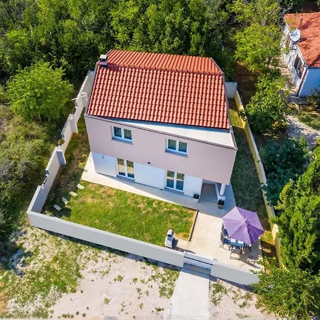 Urban And Quiet Holiday House Bianca Villa