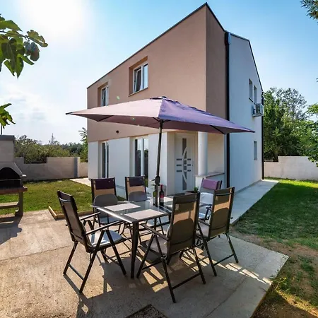 Urban And Quiet Holiday House Bianca Villa Nin