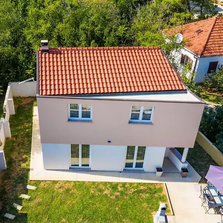 Urban And Quiet Holiday House Bianca Villa