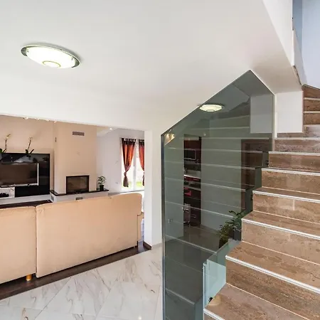 Urban And Quiet Holiday House Bianca Nin