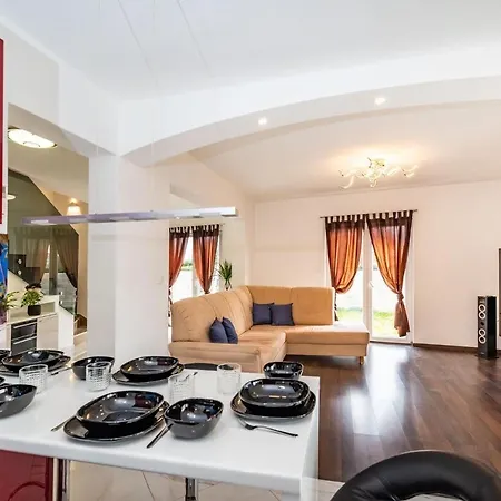 Villa Urban And Quiet Holiday House Bianca