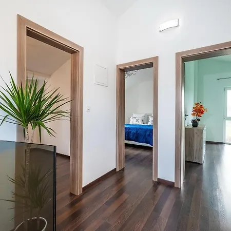Urban And Quiet Holiday House Bianca Villa