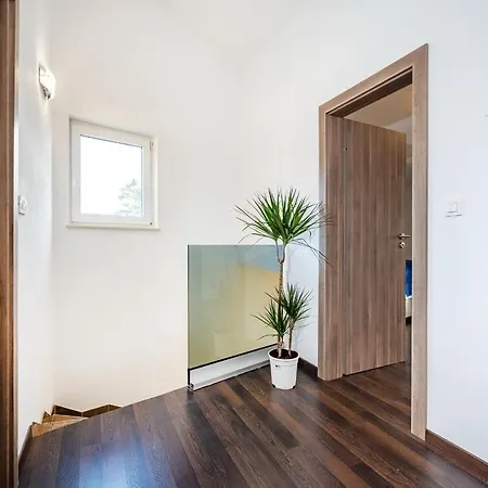 Urban And Quiet Holiday House Bianca Nin