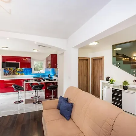 Urban And Quiet Holiday House Bianca Villa Nin